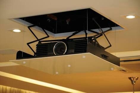 Discreet Projector Lifts